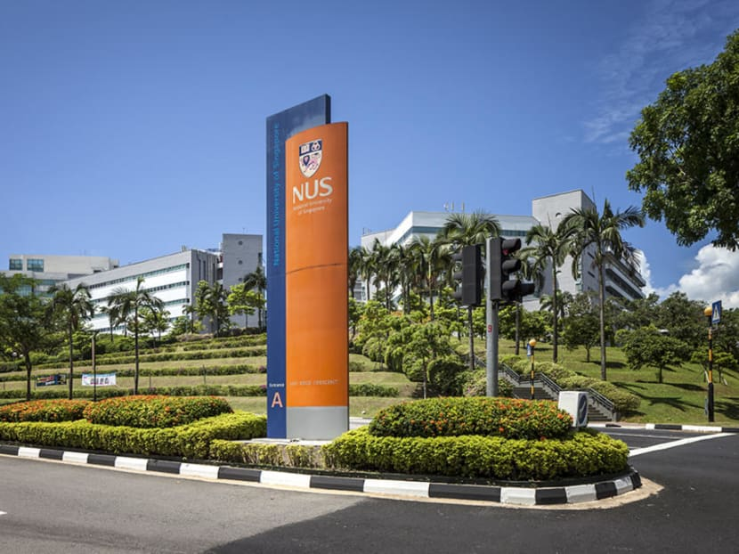 新加坡国立大学(national university of singapore)，简称国大，是新加坡的第一所高等学府，也是亚洲的顶尖学府，其前身是一所成立于1905年的海峡殖民地医学学校。发展至今，新加坡国大已是一所共有16个学院的综合型研究大学。